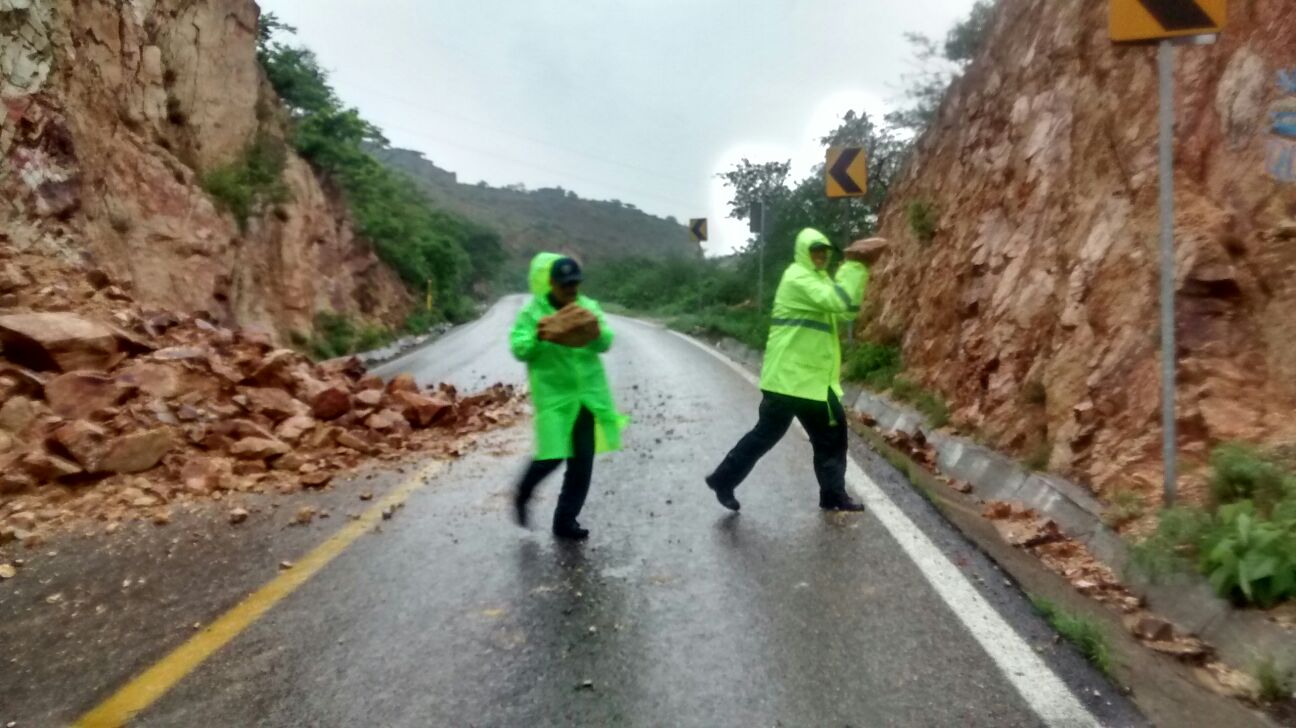 En el Istmo atienden daños en carreteras por lluvias